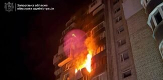 В Запорожье в результате вражеского удара возник пожар в многоэтажке