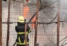 В Запорожье занялся склад с лодочным оборудованием