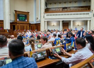 Нагнуть Раду. Как депутаты подталкивают Украину к бюджетному кризису