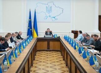 Кабмин предложил изменить правку о PEP, которая блокирует деньги для Украины