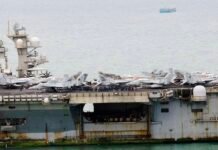 Весь ржавый: авианосец США прибыл в Таиланд после рекордного срока в море (видео)