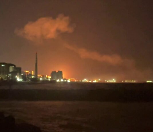 Дроны долетели до Республики Дагестан: под ударом морской порт в Махачкале (видео)