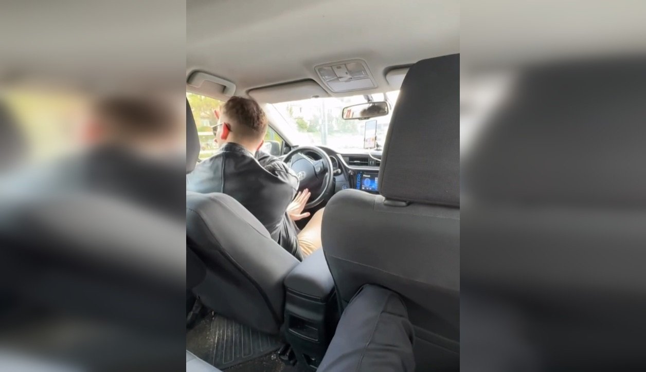 Польский таксист в Варшаве спел пассажирам на украинском языке и покорил интернет