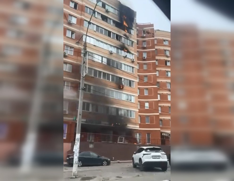 Москву атаковали дроны: пожар в многоэтажке с 1-го по 9-й этаж, дымится завод (видео)