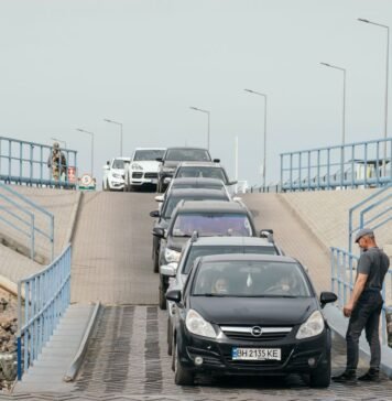 Работают, несмотря на обстрелы: ГНСУ рассказала о ситуации на пунктах пропуска