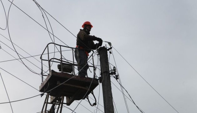 Из-за вражеских обстрелов в Запорожье и Запорожском районе было обесточено более 27 тысяч потребителей