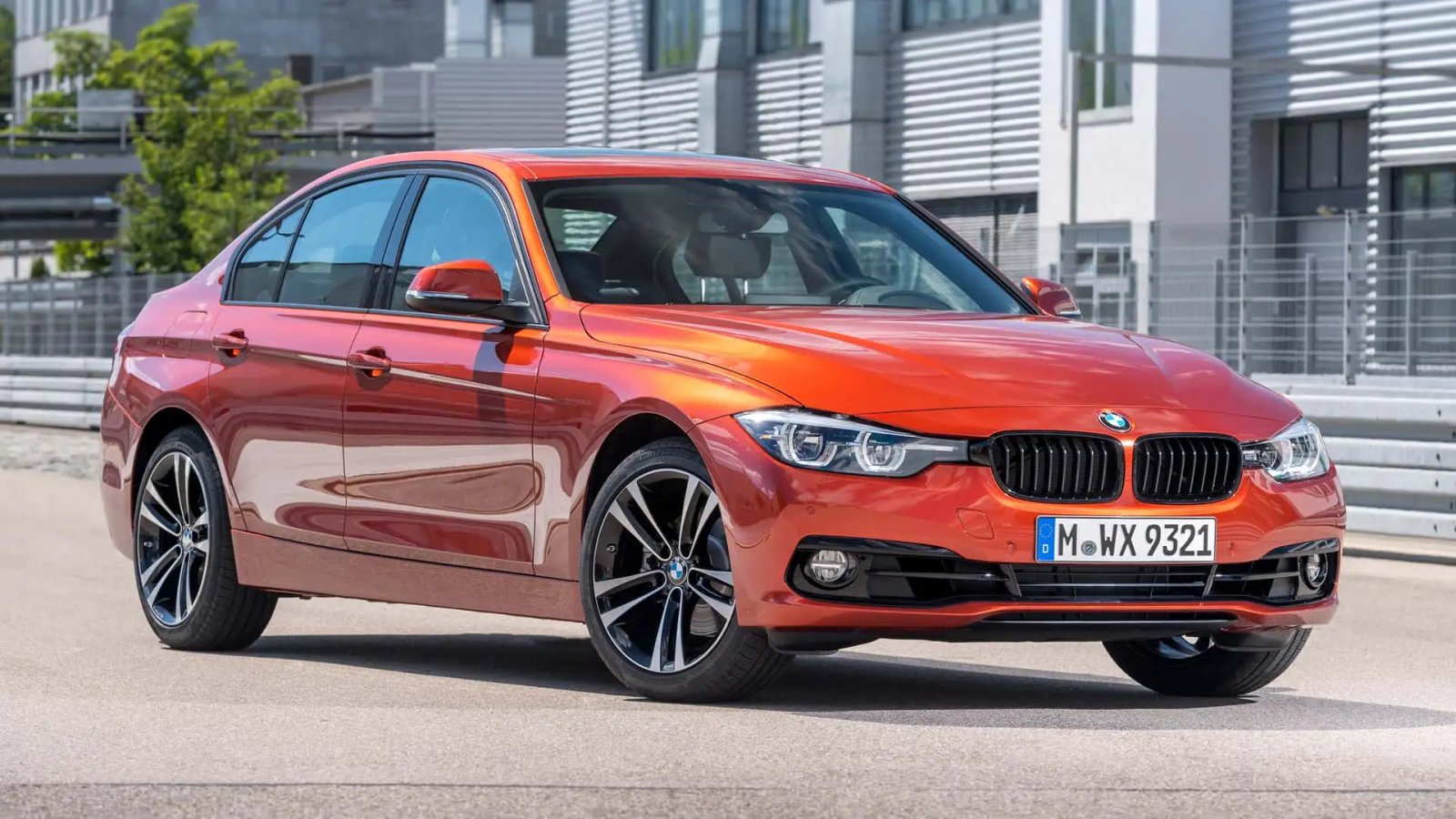 Почти 190 тысяч автомобилей под угрозой: BMW отзывает седаны 3-й, 5-й и 7-й серий из-за возгораний