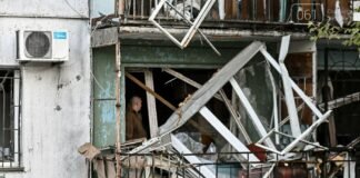 В Запорожье по меньшей мере 77 домов пострадали в результате вражеской атаки