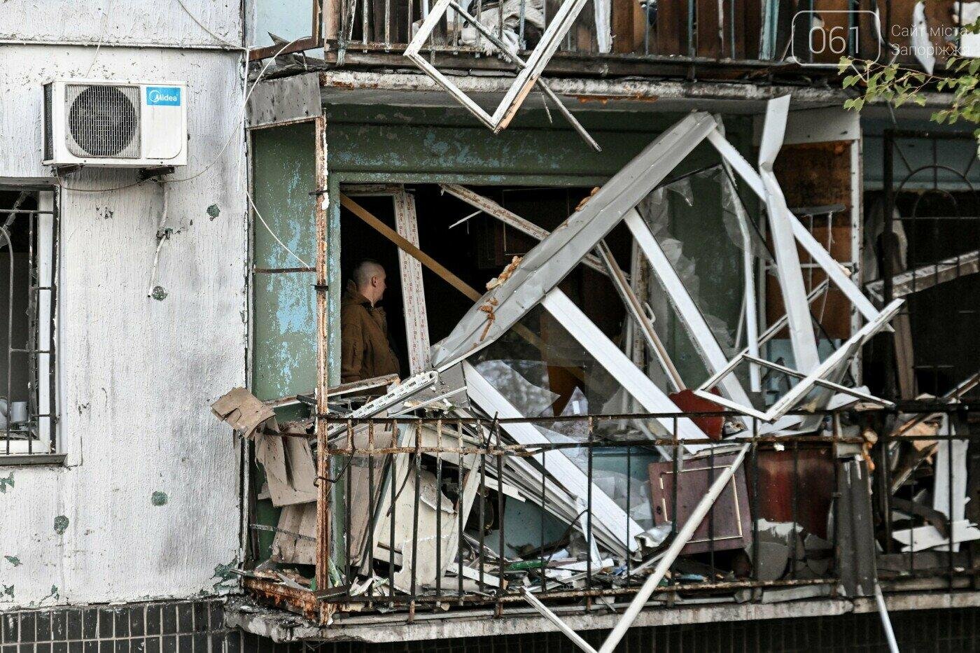 В Запорожье по меньшей мере 77 домов пострадали в результате вражеской атаки