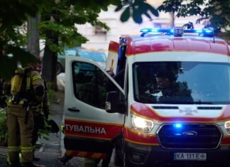 Полиция показала многоэтажку в Киеве, по которой был прямой «прилет» дрона