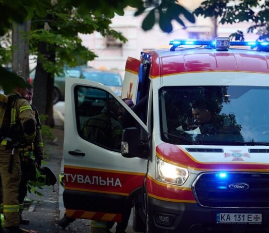 Полиция показала многоэтажку в Киеве, по которой был прямой «прилет» дрона