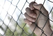 В Запорожской области военный РФ избивал и пытал током гражданских из-за отказа получать паспорт РФ