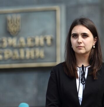 Зеленский подписал указ о санкциях против бывшего пресс-секретаря Юлии Мендель