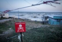 В Коблево семья подорвалась на мине на закрытом пляже