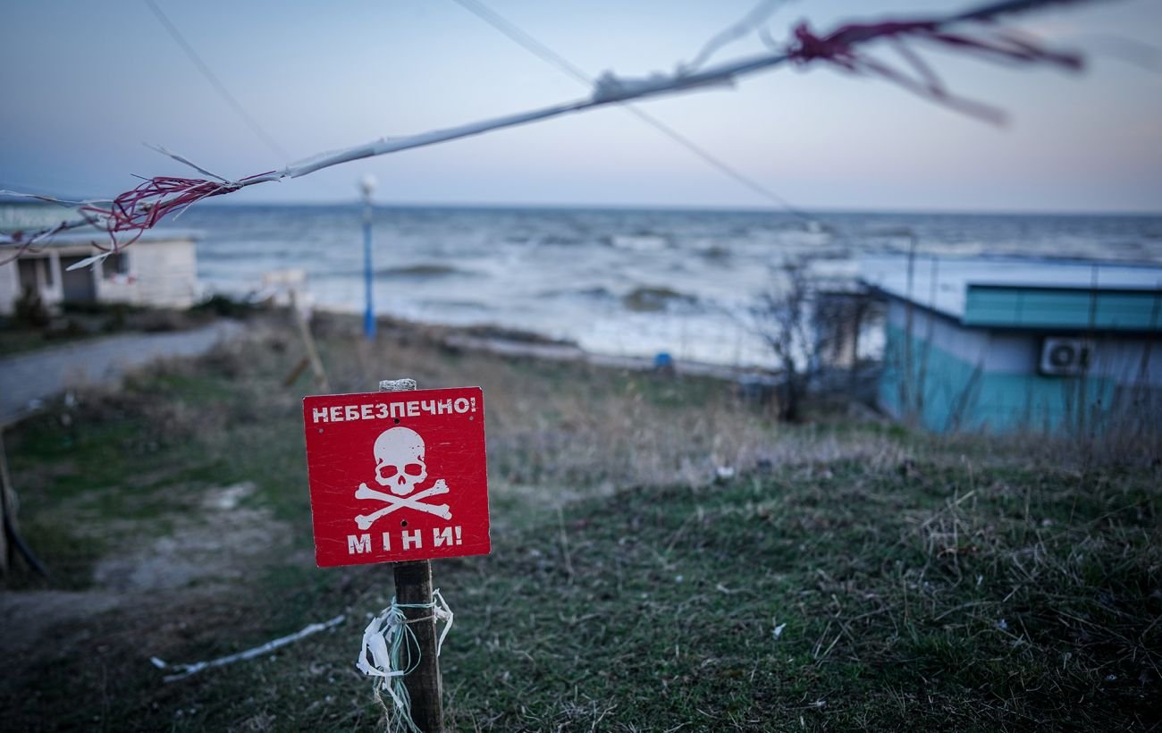 В Коблево семья подорвалась на мине на закрытом пляже