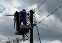 Из-за непогоды в Запорожье без света остались более 52 тысяч потребителей, часть до сих пор обесточена