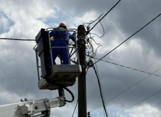 Из-за непогоды в Запорожье без света остались более 52 тысяч потребителей, часть до сих пор обесточена
