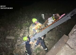 В Запорожье 19-летний парень упал с восьмиметрового пирса