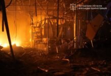 Армия РФ атаковала дронами ТРК City Mall в Запорожье: в здании возник пожар