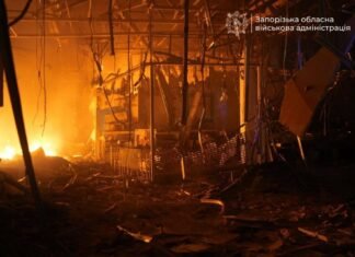 Армия РФ атаковала дронами ТРК City Mall в Запорожье: в здании возник пожар