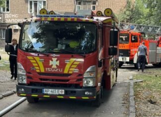 В Запорожье из-за российских атак возникло шесть пожаров: загорелись дома и автомобили