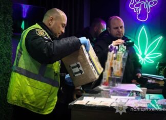 В Запорожье будут судить семерых участников группы, продававшей наркотики под видом товаров для вейпов