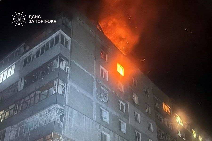 Ночью враг атаковал Запорожье: в результате вражеской атаки травмированы мать с сыном