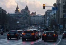 В Киеве будут по-новому работать светофоры во время минуты молчания: что изменится