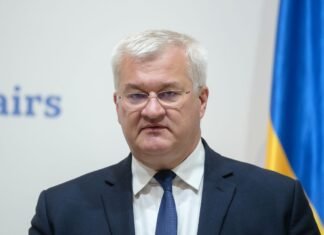 Люди голодают: Сибига рассказал, как в Олешках выживают на траве и сорняках