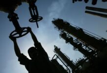 В РФ значительно обрушилась добыча нефти из-за украинских ударов дронами