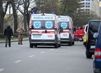 В Херсоне из-за авиаудара РФ погиб водитель скорой и пострадал младенец