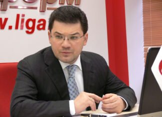 ПриватБанк отказался обслуживать бывшего народного депутата