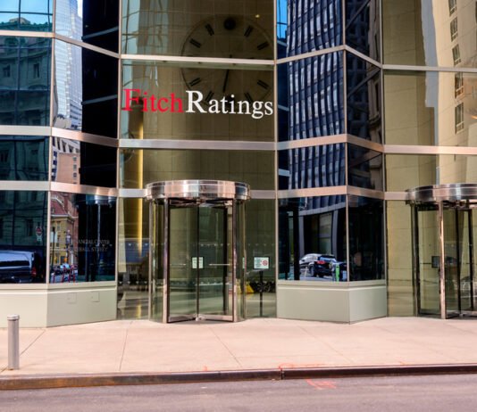 Fitch: Франция сталкивается со все большими проблемами с сокращением бюджетного дефицита