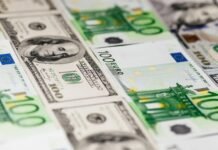 Евро уже месяц дешевеет по отношению к доллару: эта неделя – худшая