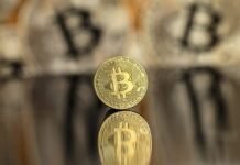 Bloomberg: Биткоин дешевеет из-за сомнений инвесторов относительно расходов на ИИ