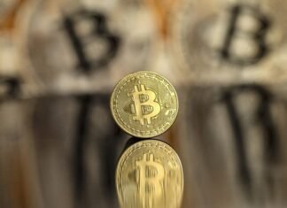 Bloomberg: Биткоин дешевеет из-за сомнений инвесторов относительно расходов на ИИ