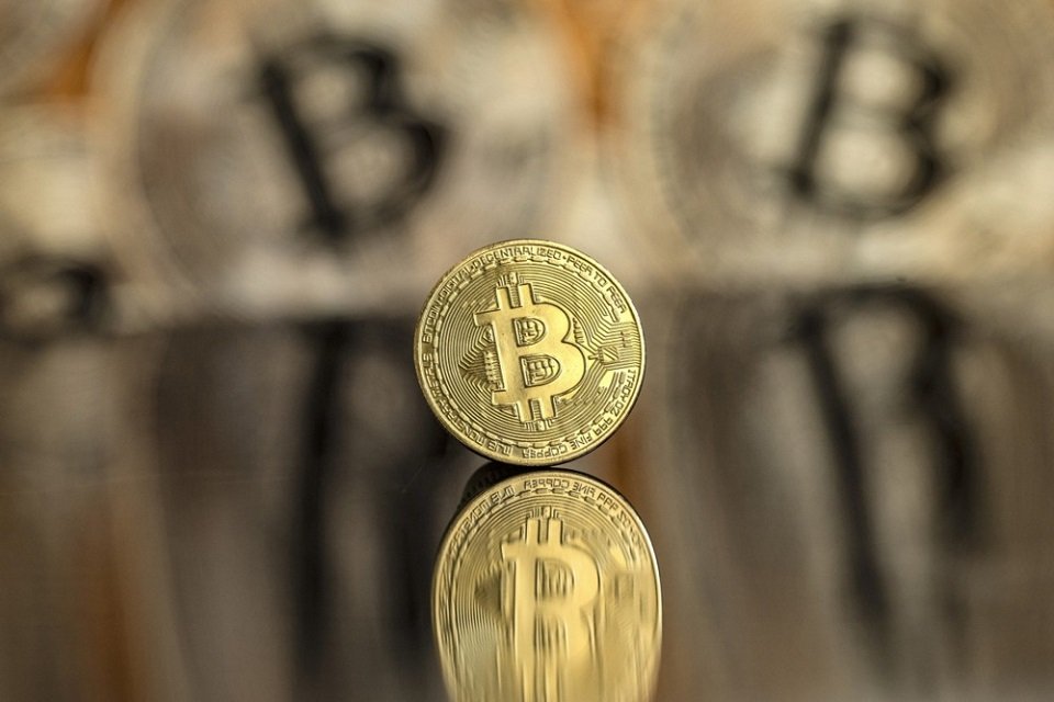 Bloomberg: Биткоин дешевеет из-за сомнений инвесторов относительно расходов на ИИ