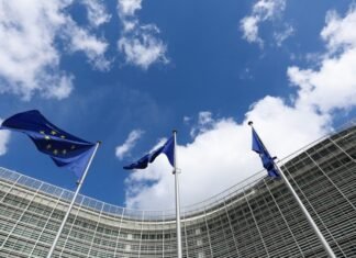 Еврокомиссия: Партнеры должны помочь покрыть бюджетной дыры Украины в размере 70 млрд евро
