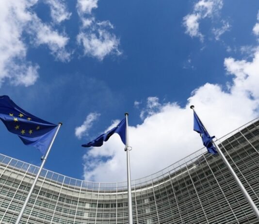 Еврокомиссия: Партнеры должны помочь покрыть бюджетной дыры Украины в размере 70 млрд евро