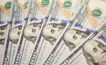 Курс доллара к гривне впервые превысил 45 грн
