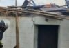 В Запорожском районе спасатели гасили возгорание дома после вражеской атаки