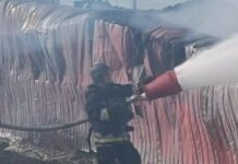 В Запорожском районе из-за вражеского удара загорелось складское помещение