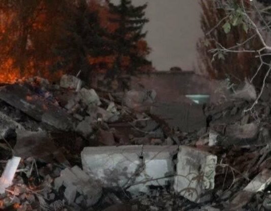 В Запорожье по меньшей мере двое раненых в результате авиаудара: под завалами ищут пострадавших