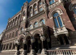 НБУ ухудшил прогноз: вместо роста на 1,8% ожидает сокращения экономики