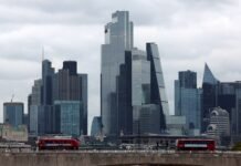 Доходность 30-летних гособлигаций Британии достигла максимума с 1998 года