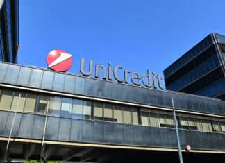 «Без верхнего предела». ЕЦБ разрешил UniCredit увеличить долю в Commerzbank до 30% и выше