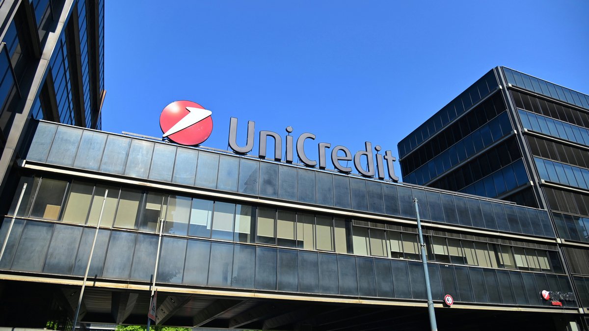«Без верхнего предела». ЕЦБ разрешил UniCredit увеличить долю в Commerzbank до 30% и выше
