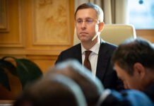 Корецкий определил первоочередные меры по детенизации экономики – фото