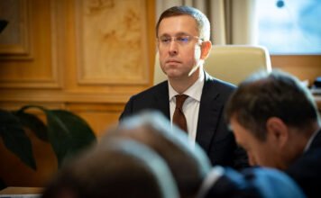 Корецкий определил первоочередные меры по детенизации экономики – фото