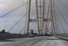 Оккупанты два дня подряд наносят комбинированные удары по мостовым переходам в Запорожье, — Семикин